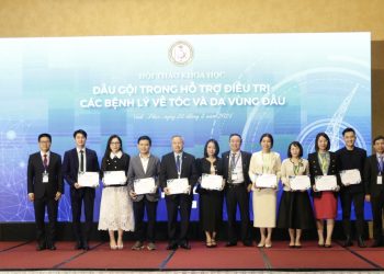 Phiên toàn thể: Hội thảo khoa học, chủ đề “Dầu gội trong hỗ trợ điều trị các bệnh lý tóc và da vùng đầu”.