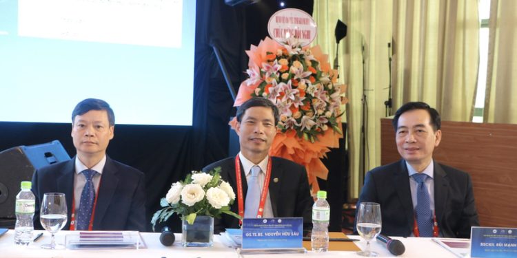 Phiên khoa học 12 đến 15 của Hội nghị Da liễu Thẩm mỹ toàn quốc lần thứ VII đã thu hút được đông đảo sự quan tâm của các đại biểu