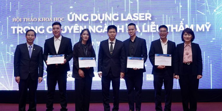 Các phiên khoa học đồng thời và lễ bế mạc của Hội thảo “Ứng dụng Laser trong chuyên ngành Da liễu Thẩm mỹ”